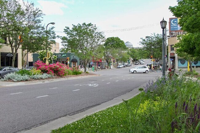 Building Photo - Charming 1 bedroom Condo Available Now!