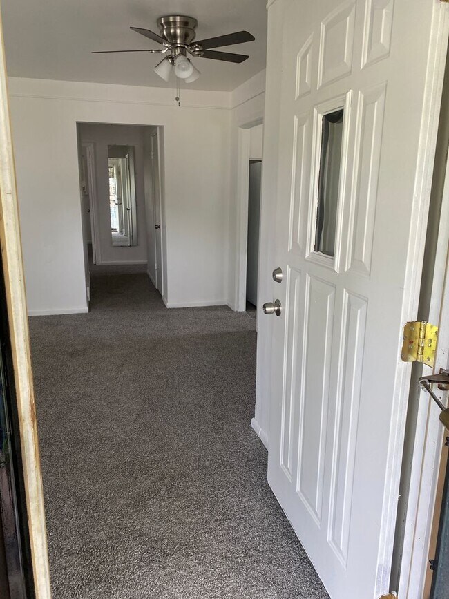 Building Photo - Freshly painted 3 bedroom, 1 1/2bath ranch...