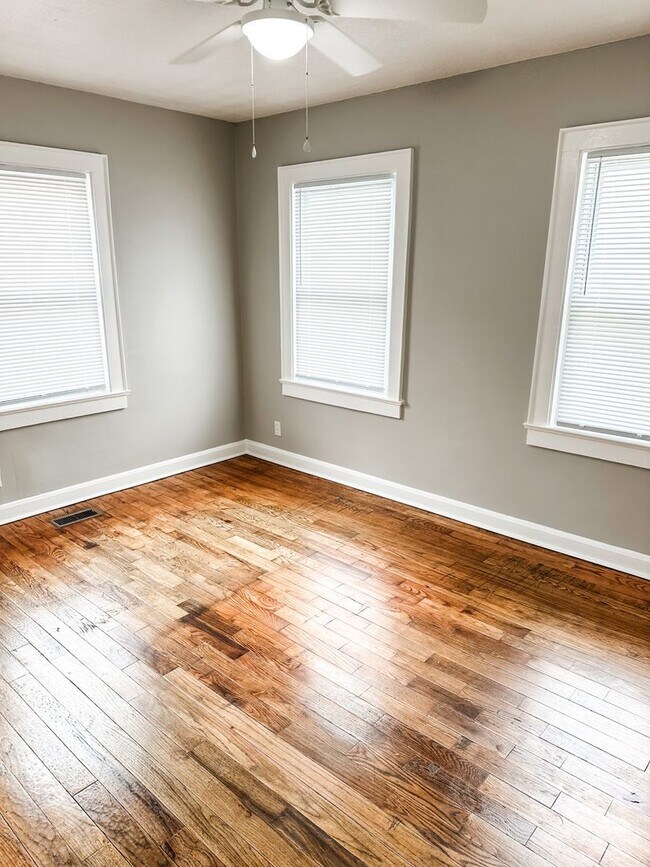 Building Photo - Charming 2 bedroom, 1 bathroom home locate...
