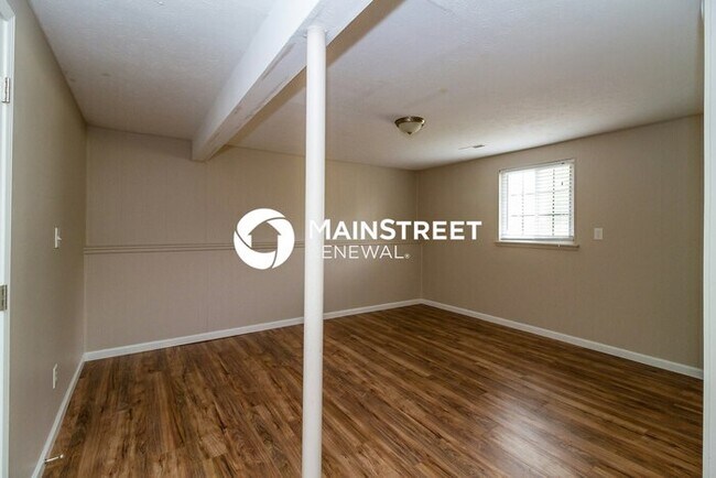 Building Photo - 4 Bedroom Pet-Friendly Home in Louisville, KY with Main Street Renewal
