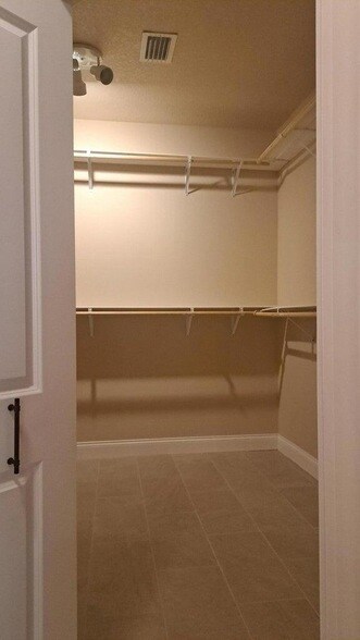 Building Photo - 301 SE Bayview Terrace