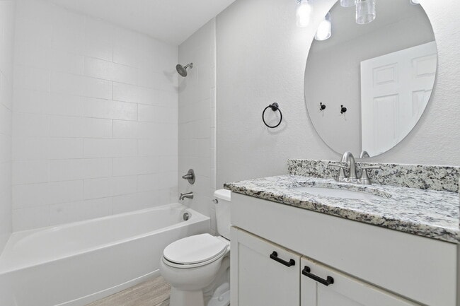 Building Photo - $2,695.95 - 4 Bed, 2 Bath Home in Aurora with Central AC, and In Unit Laundry!