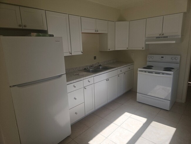 Building Photo - 3/2 DUPLEX