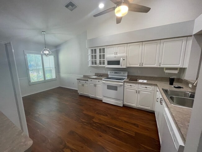 Building Photo - 5708 Greenwood Cir