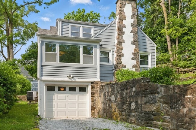Building Photo - 24 Annadale St