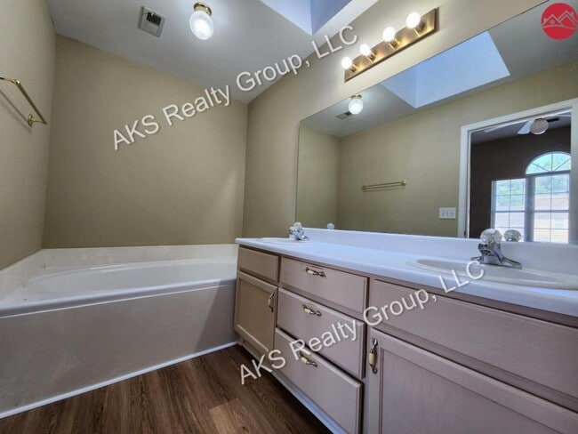 Building Photo - 124 Canyon Pl