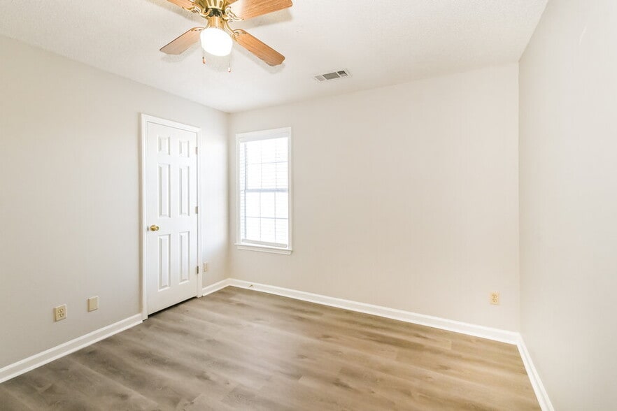 Building Photo - 8748 Clear Sky Path