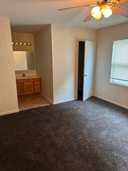 Building Photo - 89 Candler Heights Rd