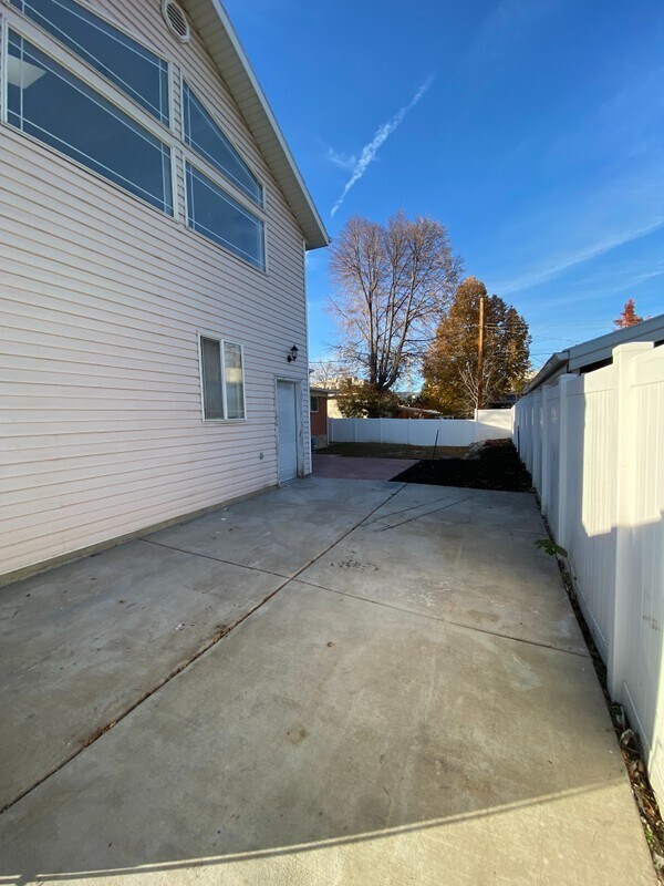 Building Photo - 4045 Decathlon St