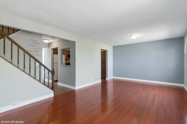 Building Photo - 605 Hughes Pl