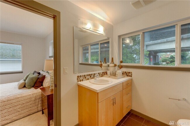 Building Photo - 4032 Pasadena Pl NE