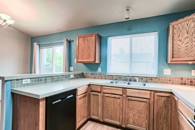 Building Photo - 3 Bedroom 2 Bath Ranch Style Home in Loveland