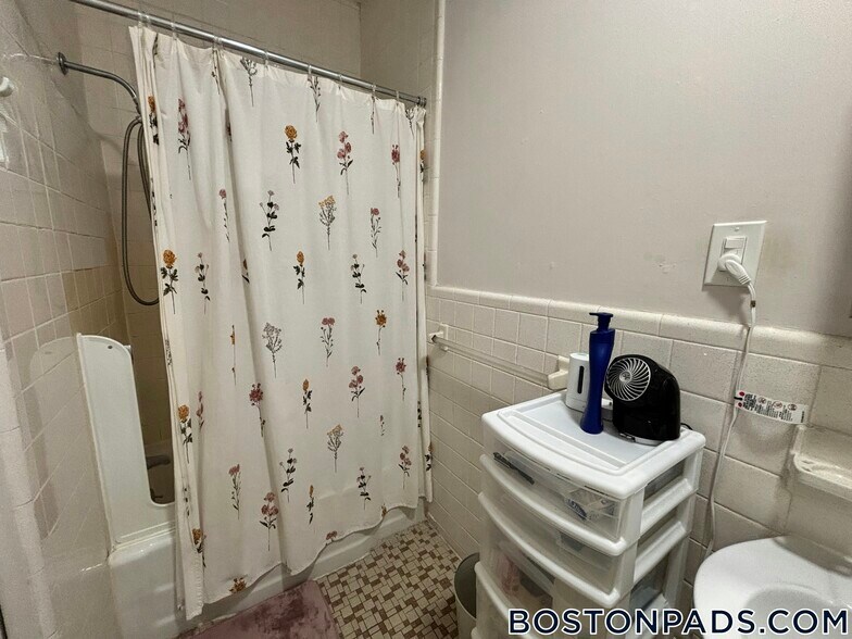 Building Photo - 2 Greenwood Terrace