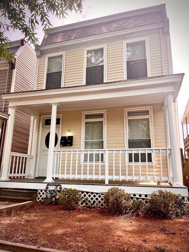 Primary Photo - Updated apartment in the Fan!
