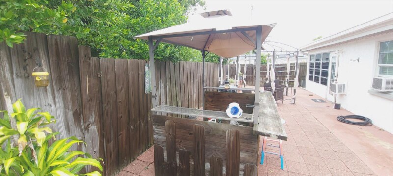 Building Photo - 11241 Linden Ln