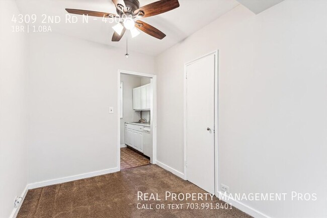 Building Photo - Light & Bright Arlington Oaks Condo!