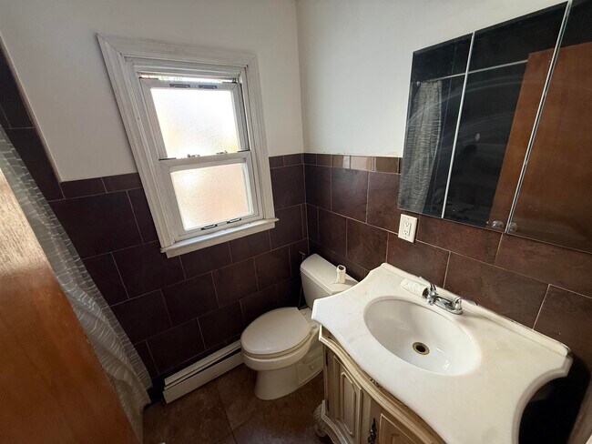 Building Photo - 36 W 9th St