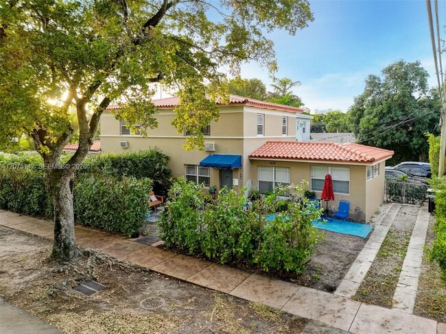 Building Photo - 400 Cadima Ave