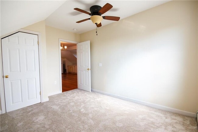 Building Photo - 40 E Barrows St