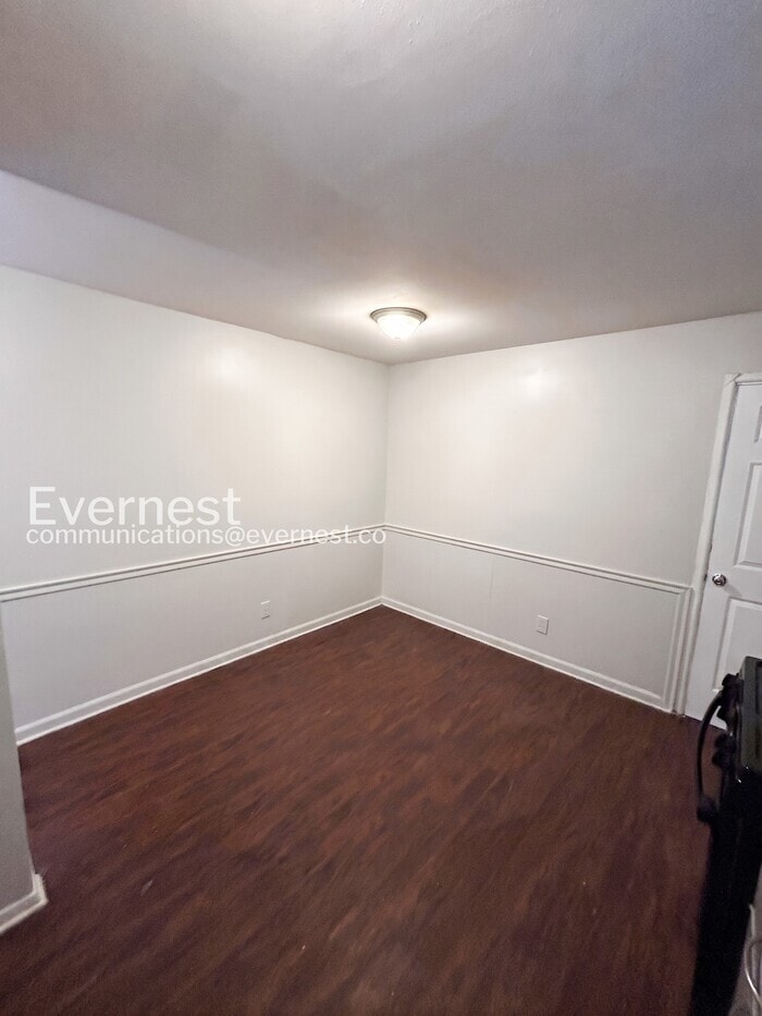 Building Photo - 1359 Cove Ln