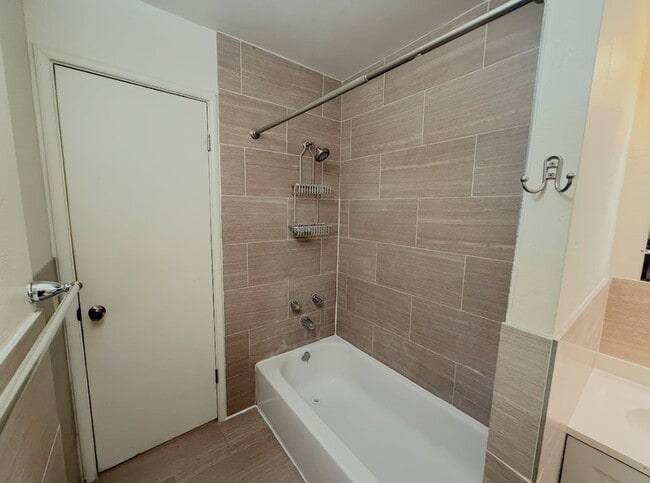 Building Photo - 3158 El Capitan Ave