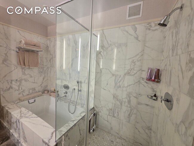 Building Photo - 80 Columbus Cir