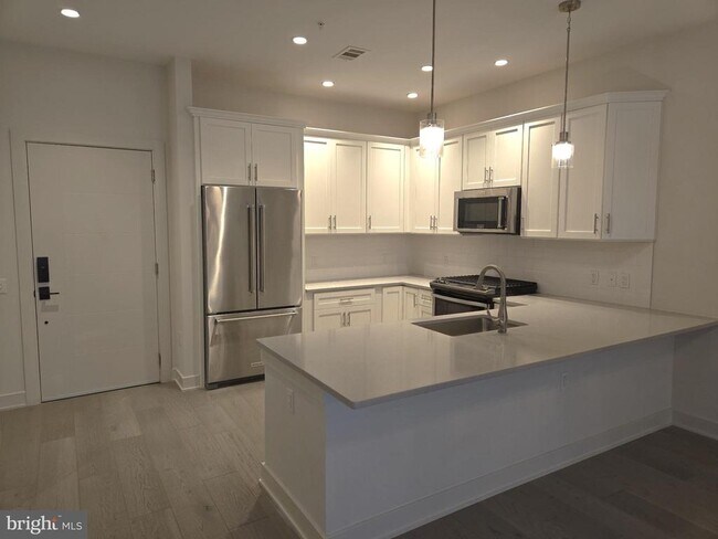 Building Photo - 575 S Goddard Blvd