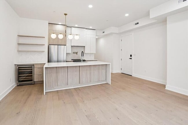 Building Photo - 517 Montana Ave NE