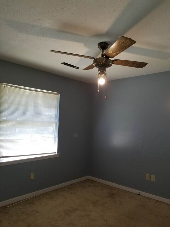 Building Photo - 3132 Charleston Dr