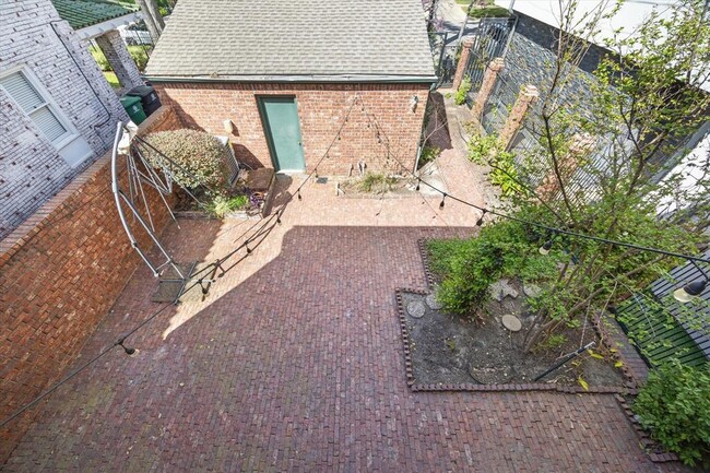 Building Photo - 2025 Elmen St