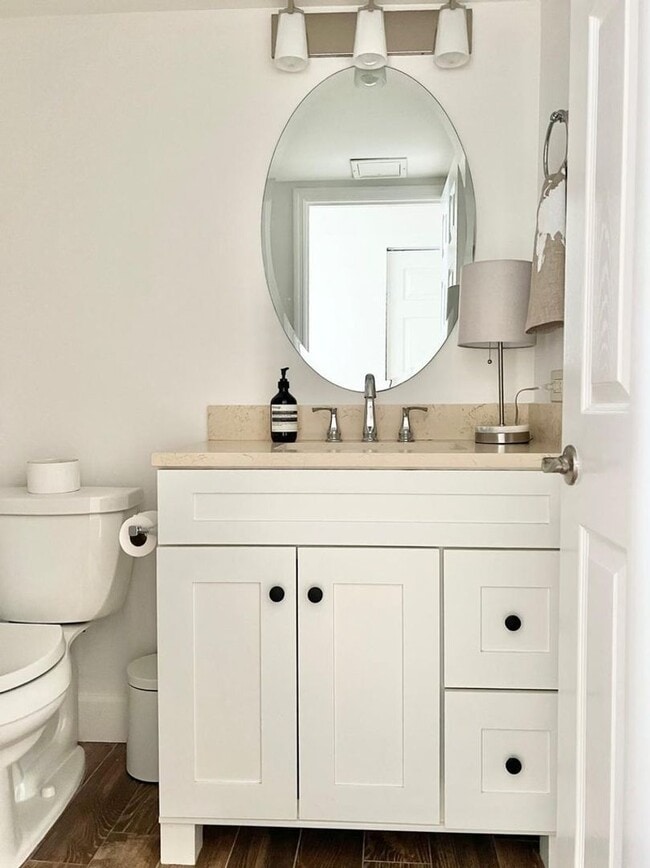 Building Photo - 132 Lakeshore Dr