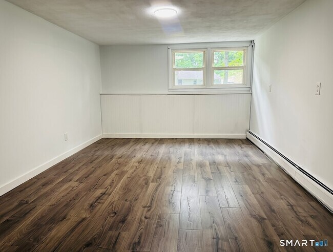 Building Photo - 51 Birchwood Rd