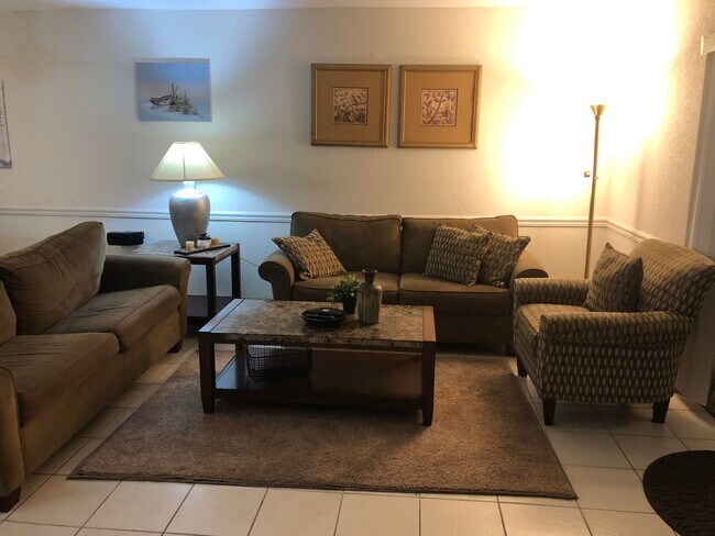 Building Photo - 421 SW Natura Ave