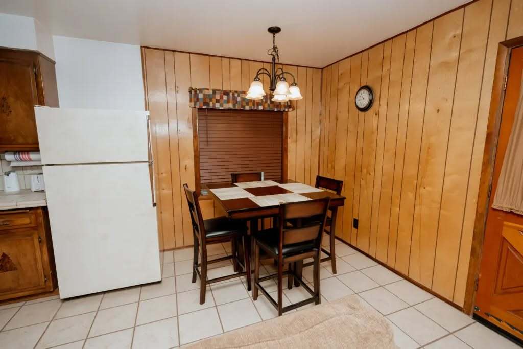 Cabin 5 Dining Area - 165 E White Mountain Blvd