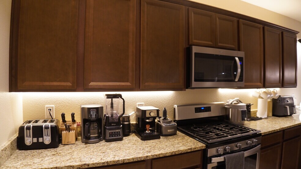 Building Photo - 5532 Autumn Cliffs Way