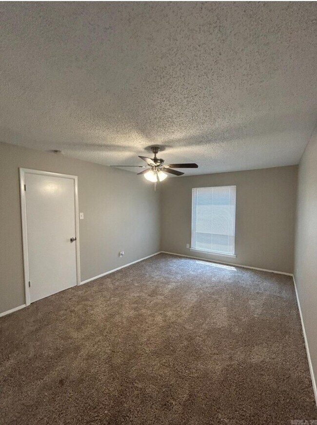 Building Photo - 32 Del Tara Dr