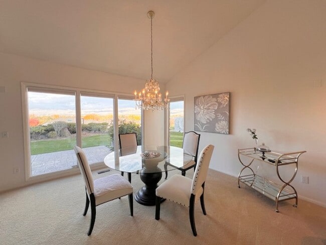 Building Photo - Furnished 4 Bed 3 Bath Patio Home with Stu...