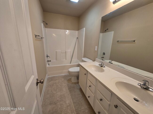 Building Photo - 4009 Lucerne Ct