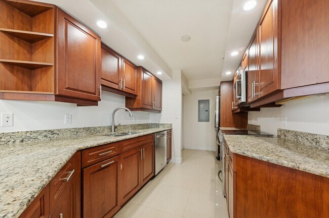 Building Photo - 3000 N Ocean Dr