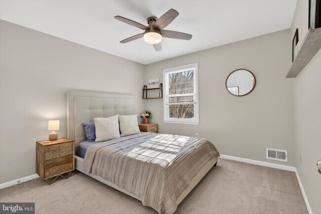 Building Photo - 11922 Holly Spring Dr