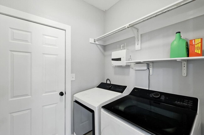 Building Photo - 2516 Castle Pines Dr