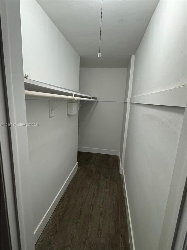 Building Photo - 1333 E Hallandale Beach Blvd