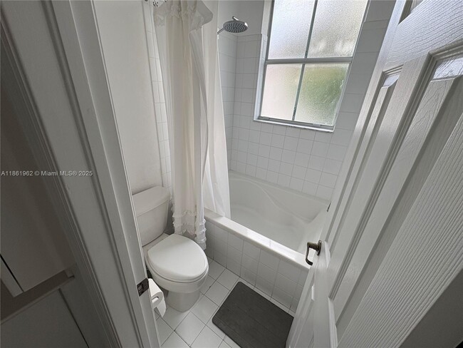 Building Photo - 8108 NW 108th Ct