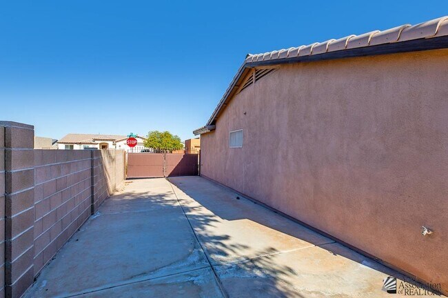 Building Photo - 11845 E 27th Pl