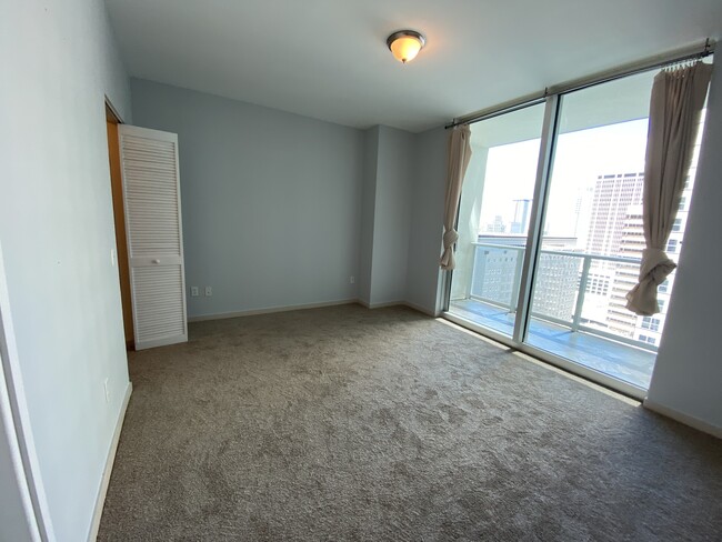 Master bedroom - 300 S BISCAYNE Blvd