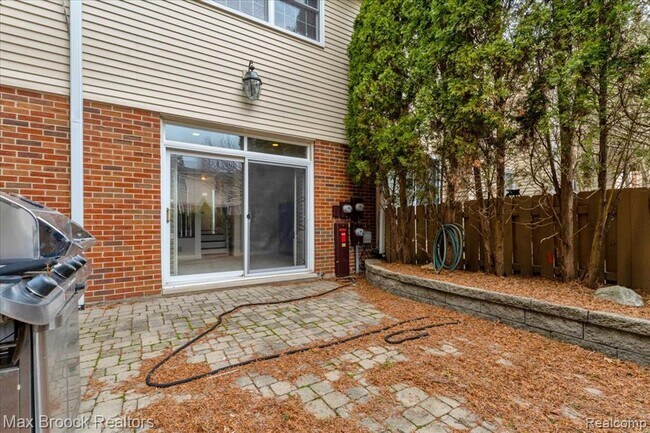 Building Photo - 1613 Brentwood Dr