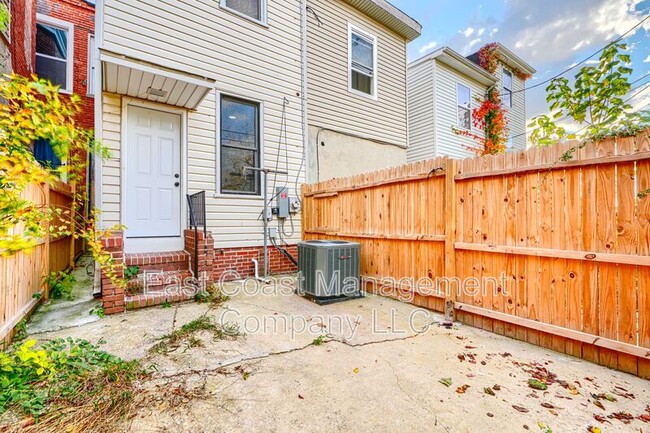 Building Photo - 2116 E Hoffman St