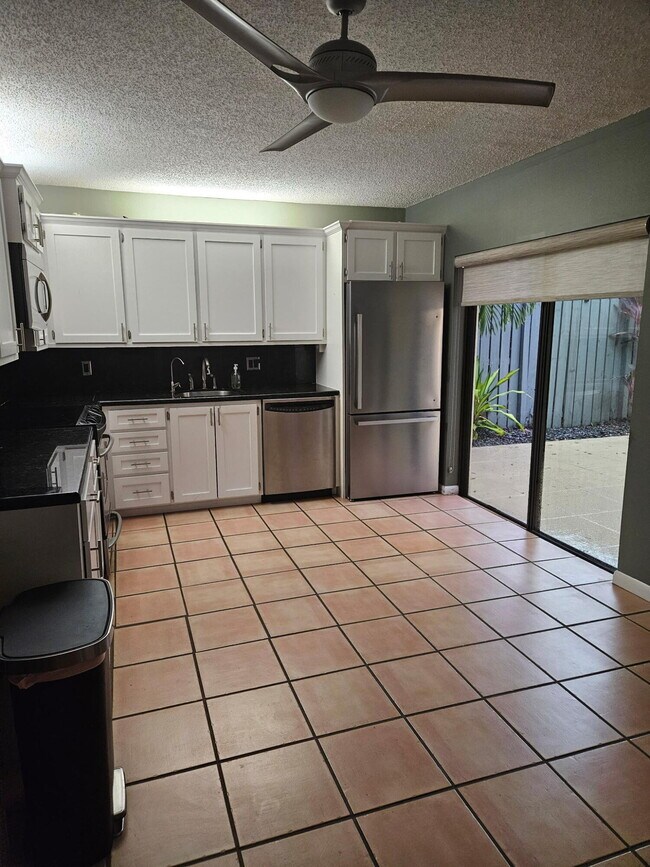 Building Photo - 1700 Embassy Dr