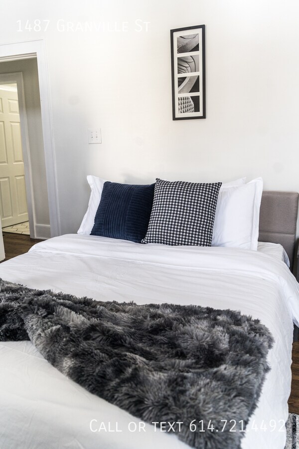 Building Photo - 1487 Granville St