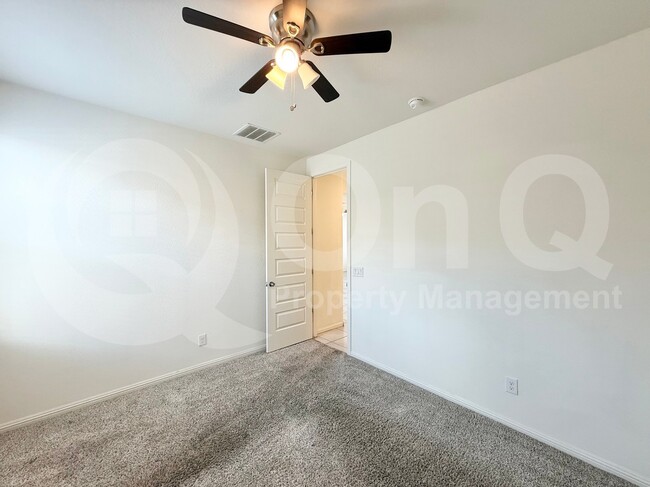 Building Photo - 747 W Nova Pl